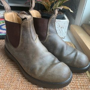 Blundstone Boots - Rustic Brown - Womens 9.5-10, mens 8 (AU 7 mens)